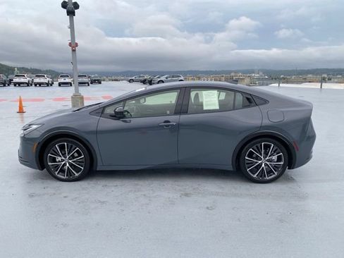 Used 2025 Toyota Prius XLE AWD/4WD image 9