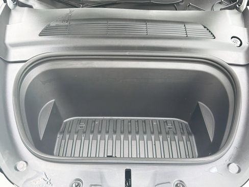 Used 2023 Tesla Model Y AWD image 31
