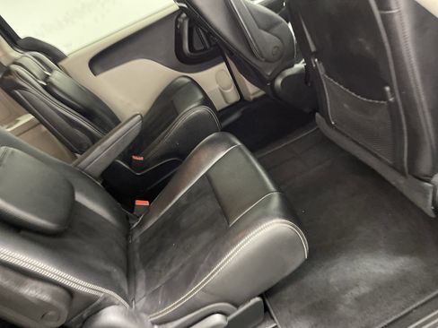 Used 2019 Dodge Grand Caravan SXT image 19