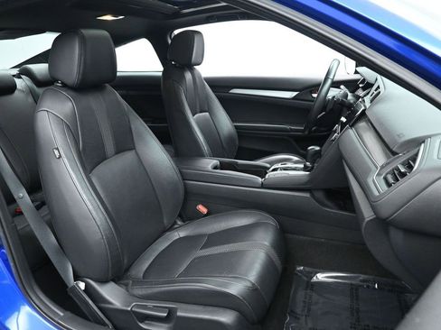 Used 2019 Honda Civic Touring image 17