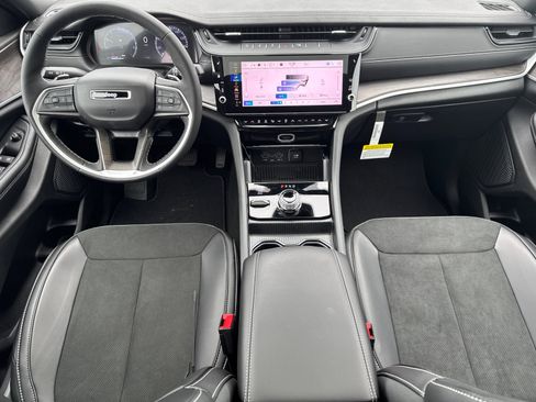 New 2026 Jeep Grand Cherokee Altitude AWD/4WD image 27