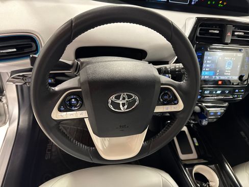 Used 2016 Toyota Prius FWD image 29