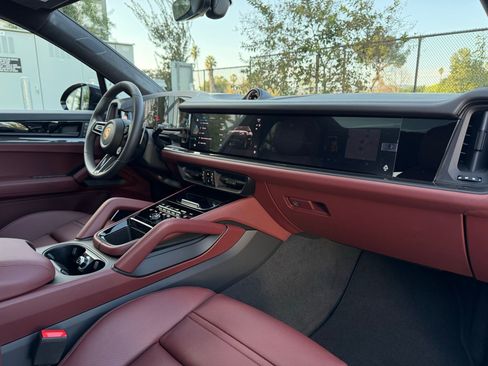 New 2026 Porsche Cayenne GTS AWD/4WD image 25