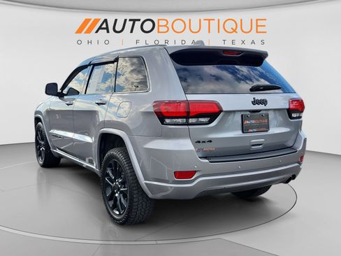 Used 2021 Jeep Grand Cherokee Laredo X AWD/4WD image 3
