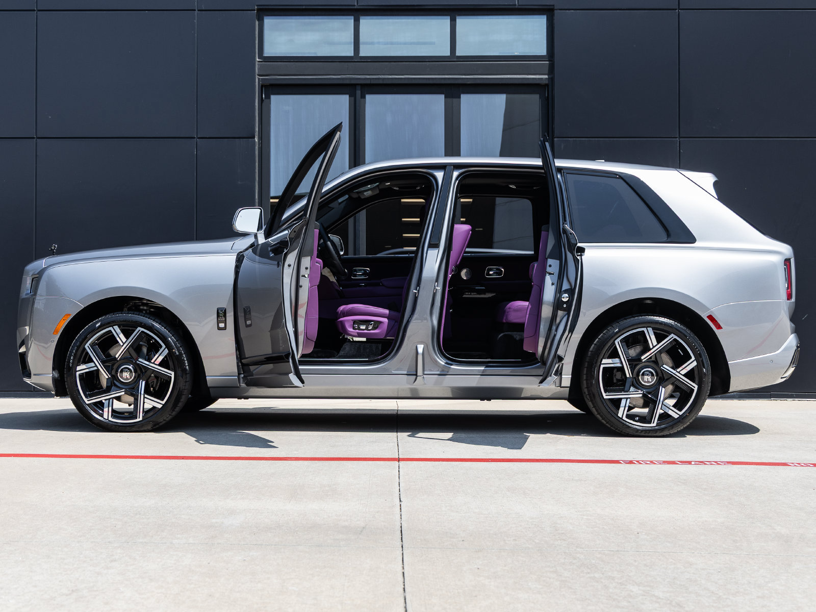 New 2027 Rolls-Royce Cullinan Black Badge AWD/4WD image 11