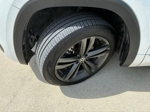 Used 2022 Volkswagen Atlas SEL R-Line AWD/4WD image 9