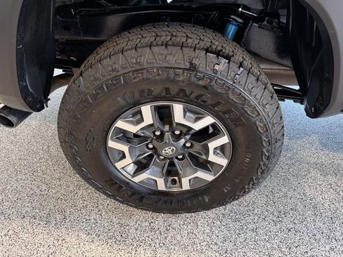 Used 2023 Toyota Tacoma TRD Off-Road w/ TRD Premium Off Road Package AWD/4WD image 14