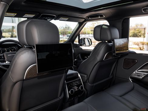 Used 2025 Land Rover Range Rover Long Wheelbase Autobiography image 33