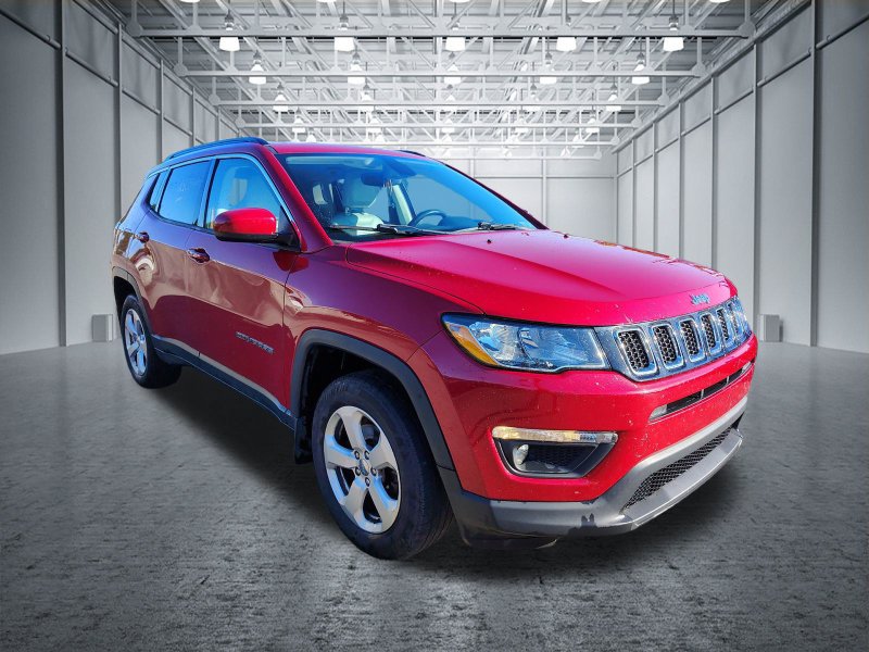 Used 2018 Jeep Compass Latitude w/ Cold Weather Group AWD/4WD image 3
