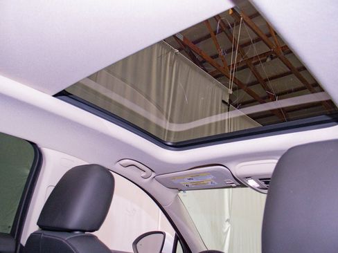 Certified 2022 Buick Envision Essence w/ Technology Package I image 23