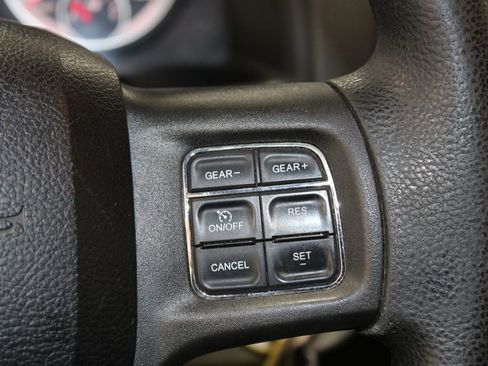 Used 2015 RAM 1500 Express RWD image 36