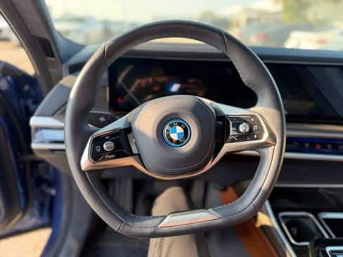 Used 2023 BMW i7 xDrive60 w/ Executive Package 2 AWD/4WD image 11