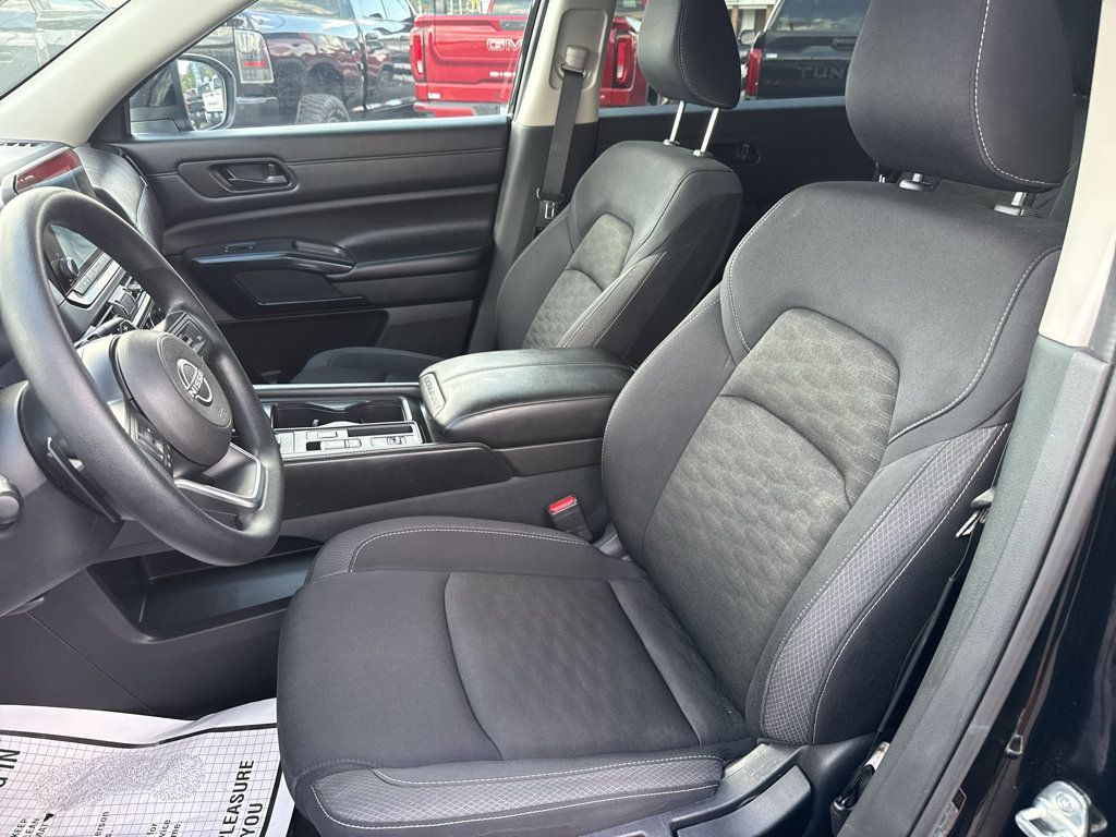 Used 2024 Nissan Pathfinder S FWD image 14