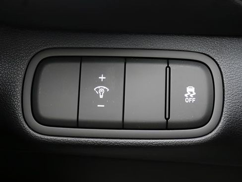 New 2025 Hyundai Venue Limited FWD image 17
