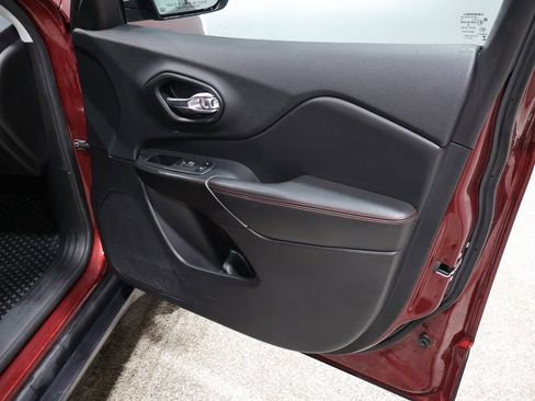 Used 2021 Jeep Cherokee Trailhawk image 24