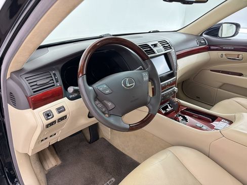 Used 2011 Lexus LS 460 L w/ Luxury Pkg image 4