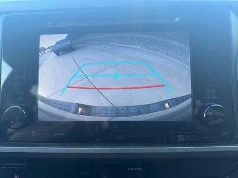 Used 2018 Toyota Tacoma TRD Sport w/ Technology Package AWD/4WD image 38
