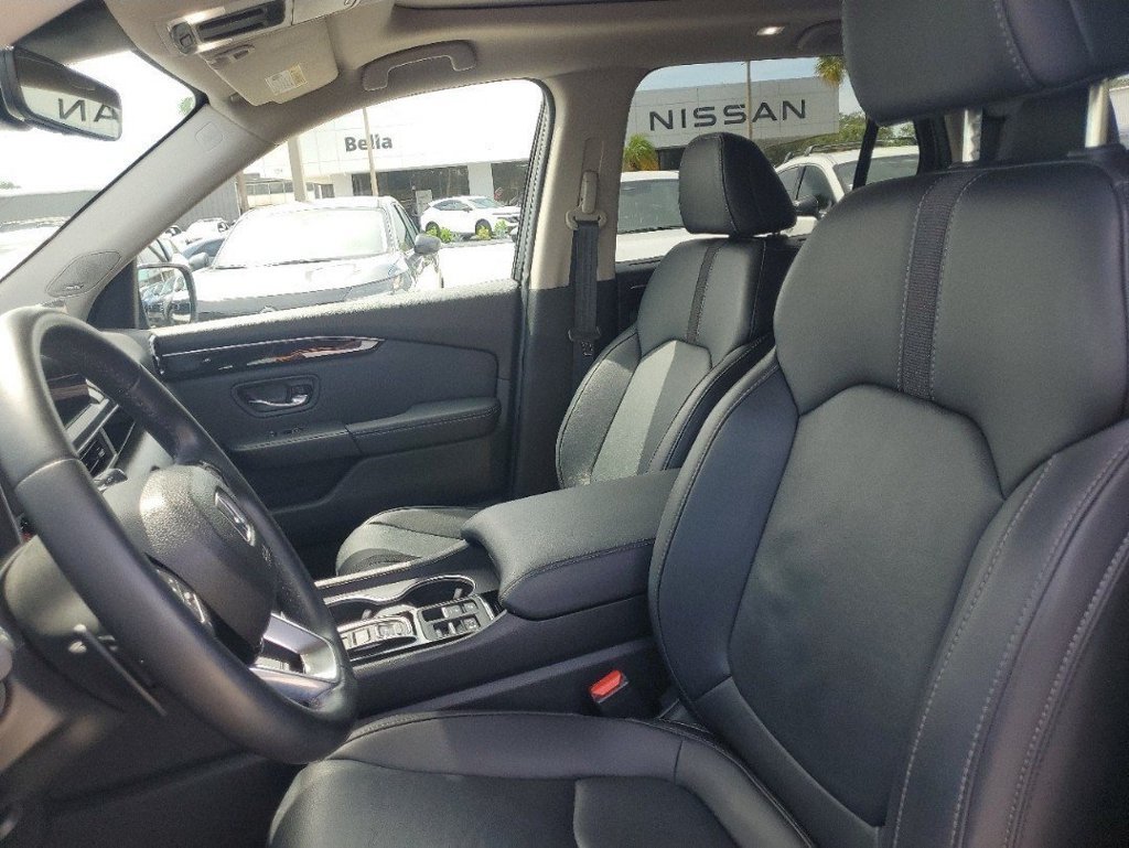 Used 2025 Honda Pilot Touring image 19