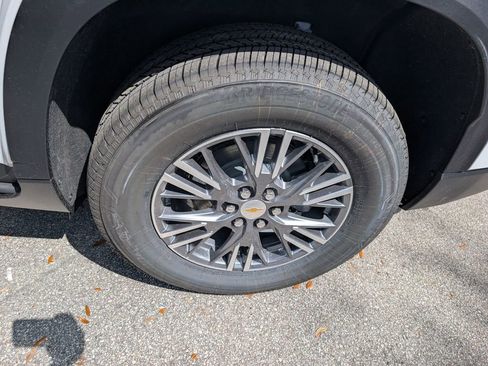 New 2026 Chevrolet Traverse LT image 11