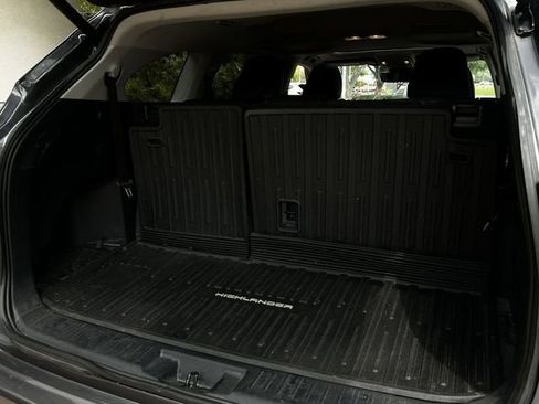 Used 2023 Toyota Highlander XLE FWD image 33
