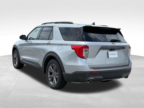 Used 2021 Ford Explorer XLT w/ Equipment Group 202A RWD image 3