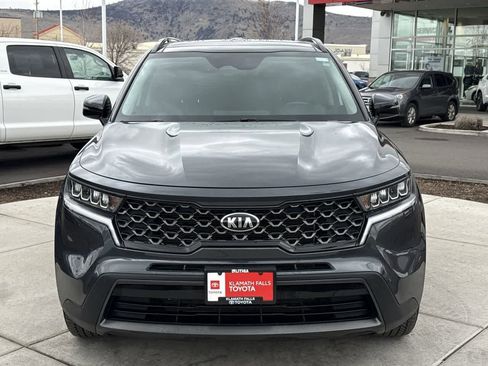 Used 2021 Kia Sorento S w/ Panoramic Sunroof Package image 3