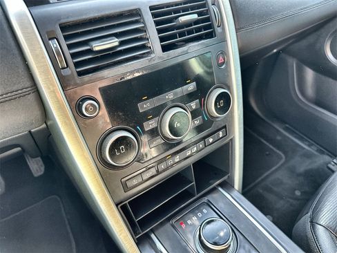Used 2019 Land Rover Discovery Sport SE image 27