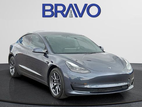 Used 2023 Tesla Model 3 Standard Range image 2