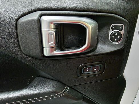 Used 2020 Jeep Wrangler Unlimited Sahara w/ Uconnect 4C Nav & Sound Group image 18