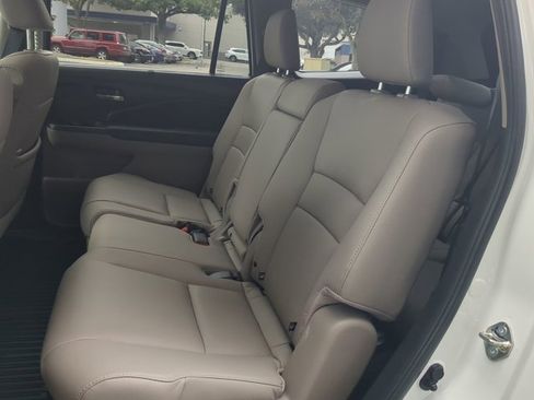 Used 2021 Honda Pilot Touring image 12