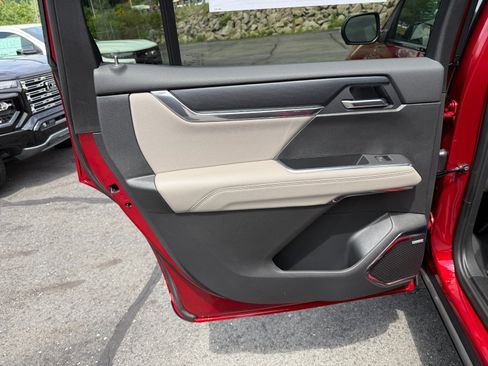 New 2026 GMC Acadia Elevation w/ Black Edition AWD/4WD image 17