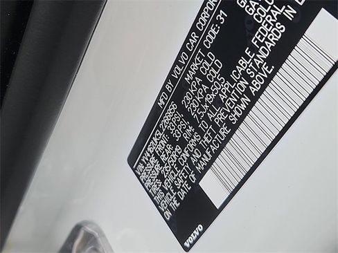 Used 2020 Volvo XC40 T5 Momentum w/ Protection Package Premier image 14