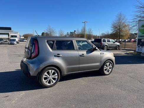 Used 2015 Kia Soul + image 9