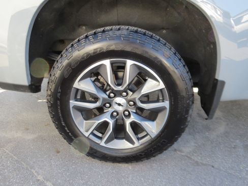 Used 2025 Chevrolet Silverado 1500 RST AWD/4WD image 12