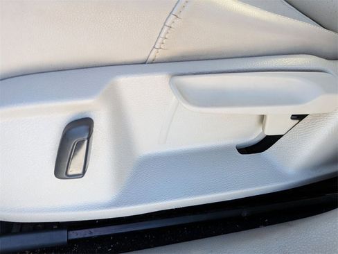 Used 2016 Volkswagen e-Golf SEL Premium image 13