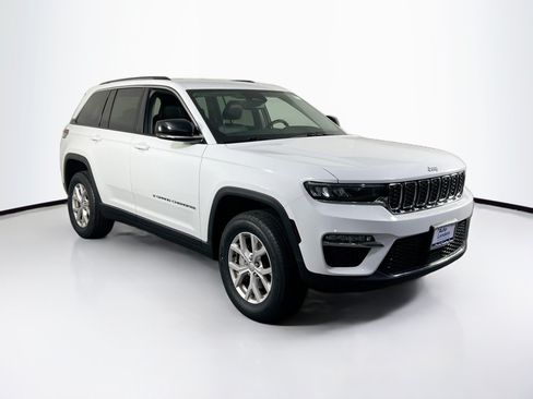 Used 2022 Jeep Grand Cherokee Limited AWD/4WD image 3