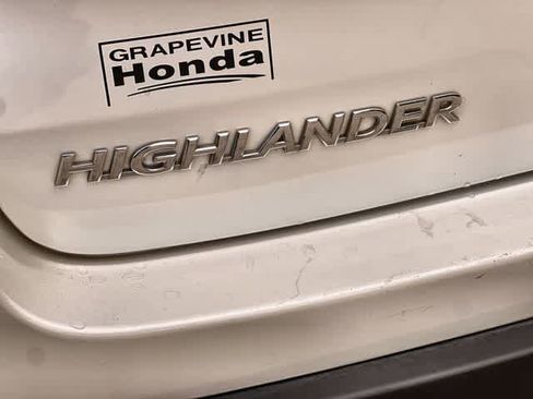 Used 2018 Toyota Highlander LE FWD image 8