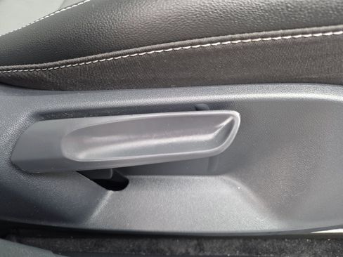 Used 2022 Volkswagen Taos SE w/ Panoramic Sunroof Package image 33