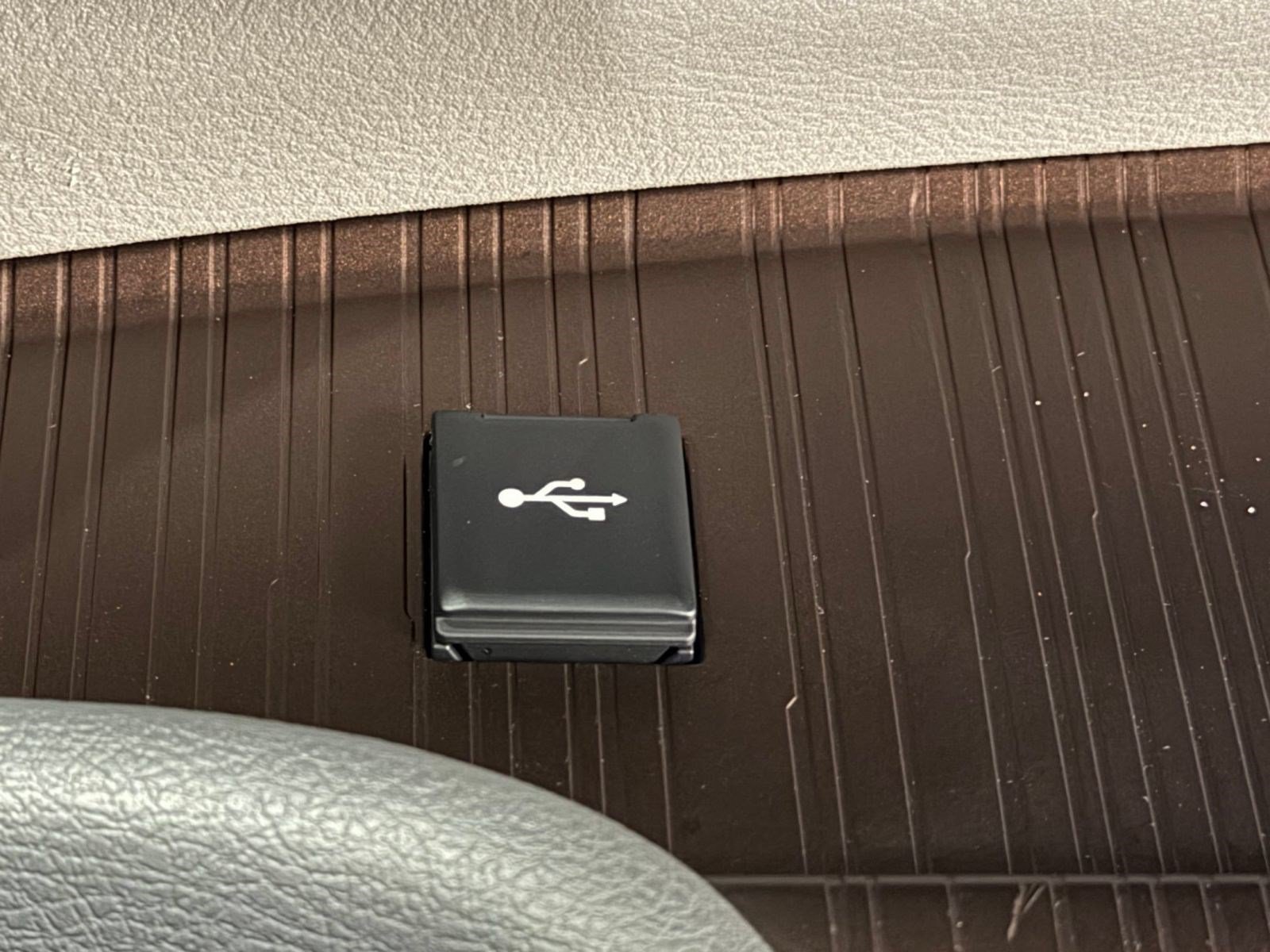 Used 2024 Toyota Sienna XLE FWD image 31