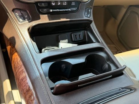 Used 2018 Chevrolet Suburban Premier AWD/4WD image 26