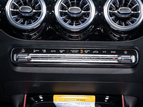 Certified 2025 Mercedes-Benz GLA 250 image 20