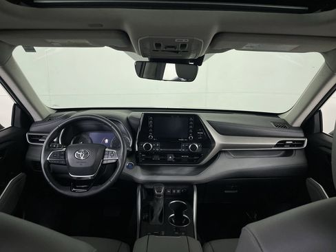 Used 2021 Toyota Highlander XLE image 29