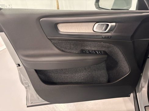 Certified 2025 Volvo XC40 B5 Plus image 15