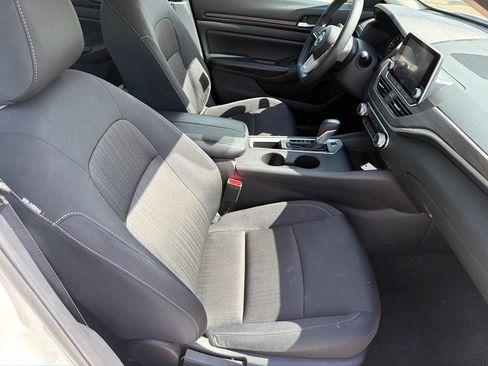 Used 2025 Nissan Altima 2.5 SV FWD image 13