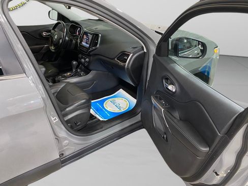 Used 2021 Jeep Cherokee Latitude Lux w/ Comfort/Convenience Group image 31