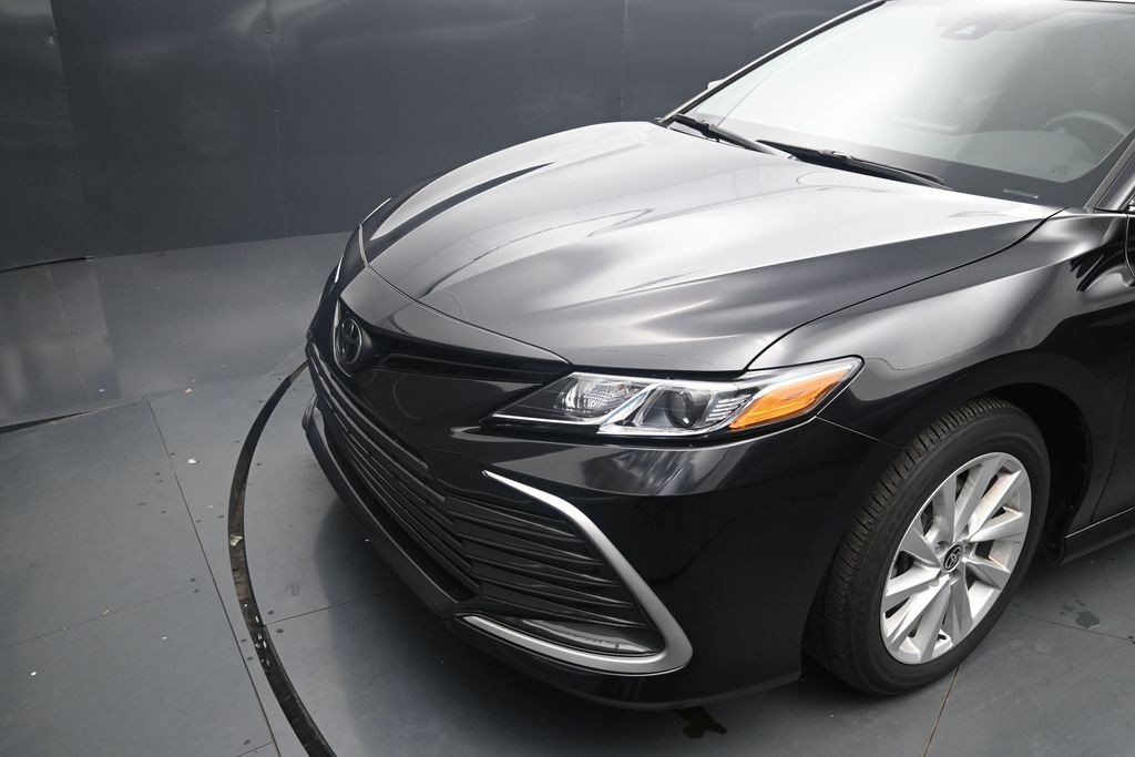 Used 2024 Toyota Camry LE FWD image 9