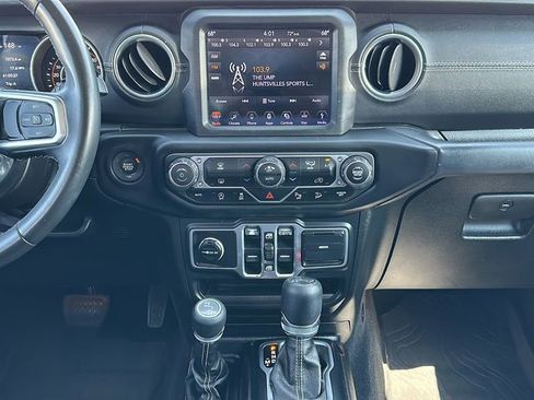 Used 2018 Jeep Wrangler Unlimited Sahara image 11