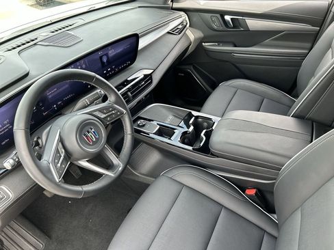 Used 2025 Buick Enclave Preferred w/ Power Package image 10