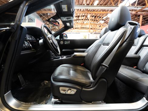 Used 2020 Rolls-Royce Dawn image 55