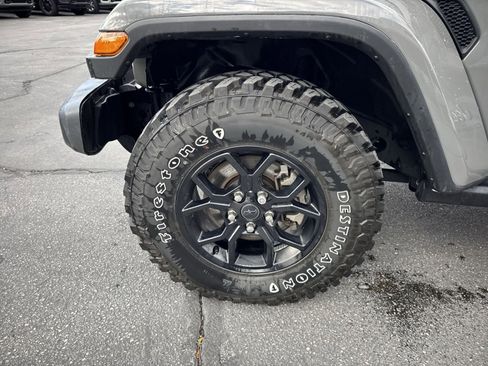 Certified 2020 Jeep Gladiator Overland image 15